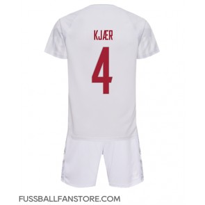 Dänemark Simon Kjaer #4 Replik Auswärtstrikot Kinder WM 2022 Kurzarm (+ Kurze Hosen)
